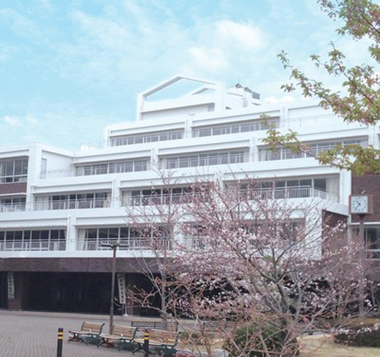 东京地区某著名大学附属高中